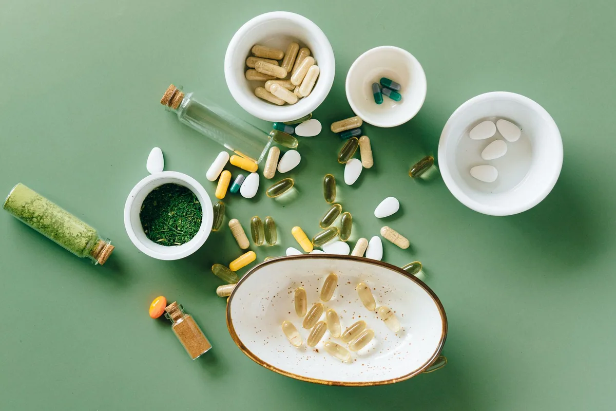 Comparación visual entre vitaminas hidrosolubles y liposolubles